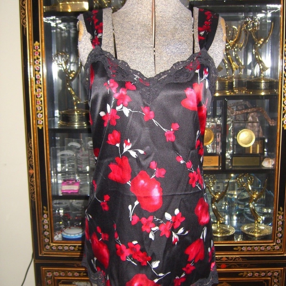 WHITE HOUSE  BLACK MARKET FLORAL LACE CAMISOLE XS